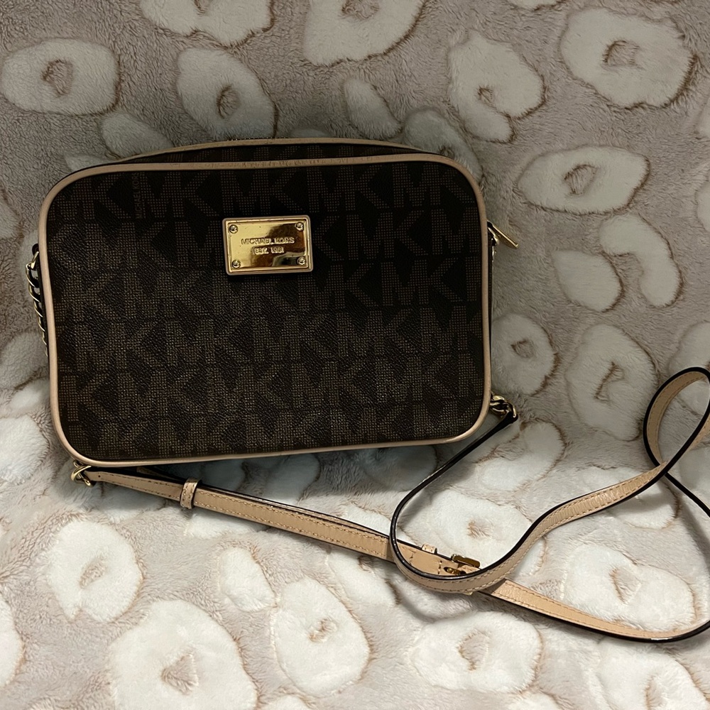 Michael kors crossbody